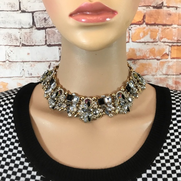 New Jeweled Statement Bib Necklace - Picture 2 of 4